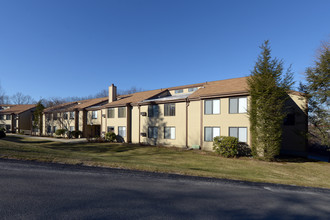 Washington Hill Apartments in Lincoln, RI - Foto de edificio - Building Photo