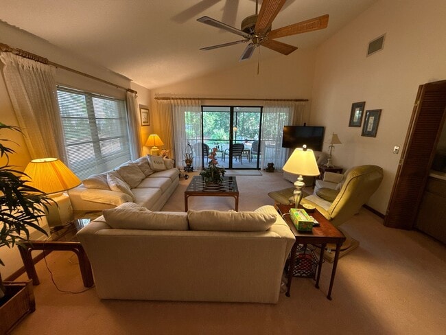 117 Golfview Dr in Homosassa, FL - Foto de edificio - Building Photo