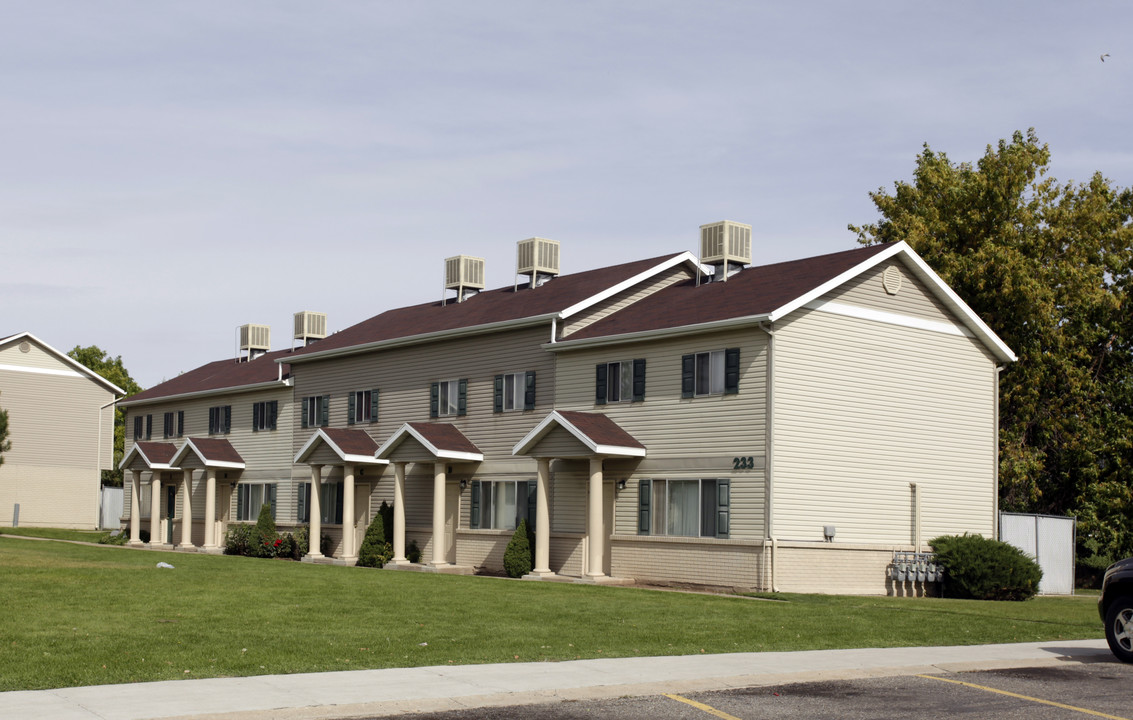 Lakeview Heights Apartments in Clearfield, UT - Building Photo