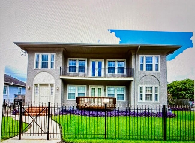 2907 Calhoun St
