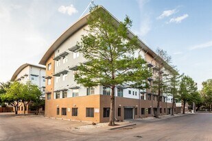 3015 Bryan St, Unit 1A in Dallas, TX - Building Photo