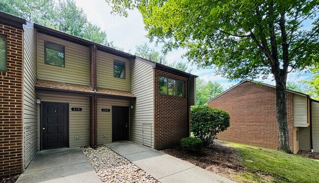 320 Shenandoah Cir in Blacksburg, VA - Building Photo - Building Photo