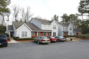 Henderson Place Condominuims in Alpharetta, GA - Foto de edificio - Building Photo