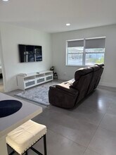 2314 Pinecrest Ct in West Palm Beach, FL - Building Photo - Building Photo