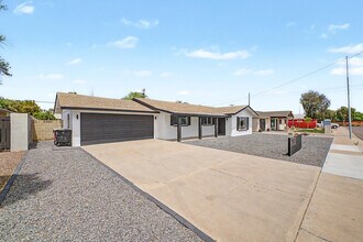 8730 E Rancho Vista Dr in Scottsdale, AZ - Building Photo - Building Photo