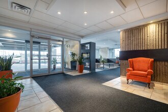 Le Sans Soucy in St-Lambert, QC - Building Photo - Lobby