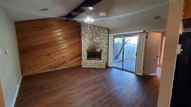 6209 Emerald Forest Dr in Austin, TX - Building Photo - Building Photo