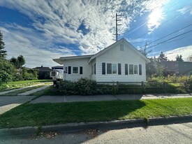 524 W 12th Ave in Anchorage, AK - Building Photo
