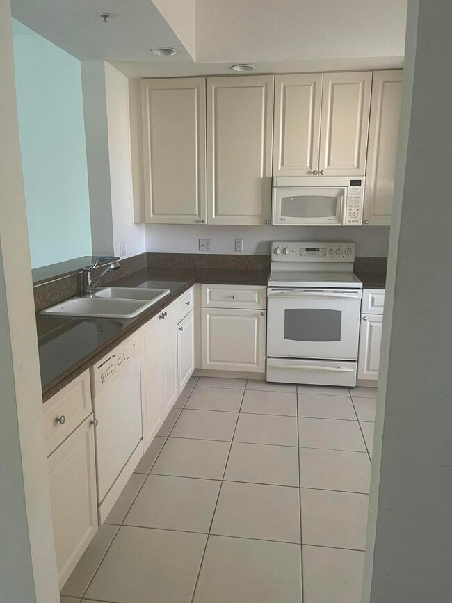 property at 1 Harbour Isle Dr E