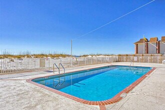 633 W Beach Blvd in Gulf Shores, AL - Foto de edificio - Building Photo
