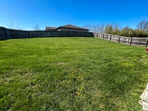 1810 Topsail Dr in Columbia, MO - Building Photo - Building Photo