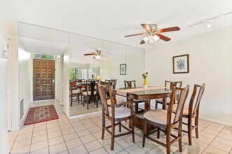 2500 Presidential Way, Unit 302 in West Palm Beach, FL - Foto de edificio - Building Photo