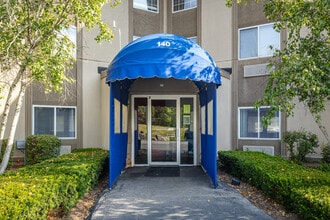 Prairie Landing in Sharon, WI - Foto de edificio - Building Photo