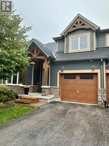 8 Robbie Way in Collingwood, ON - Building Photo