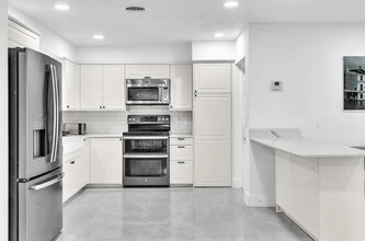 2112 N 14th Ter in Hollywood, FL - Building Photo - Building Photo