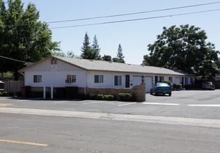 F Street Apartments in Galt, CA - Building Photo - Building Photo