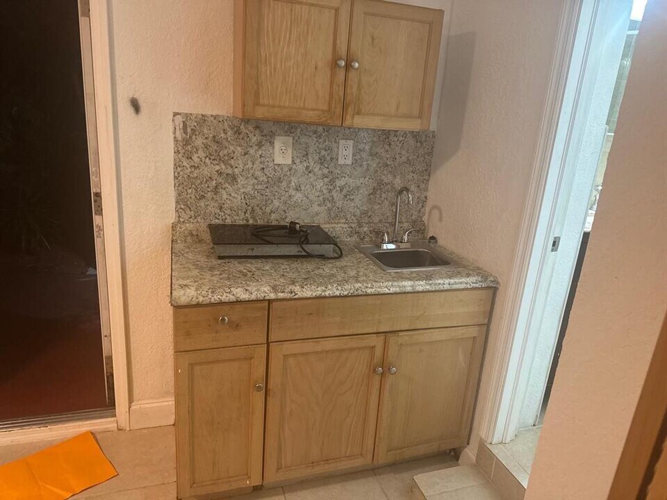 3701 SW 32nd Ave in West Park, FL - Building Photo
