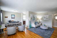 Metropark Station Apartments in Iselin, NJ - Building Photo - Interior Photo