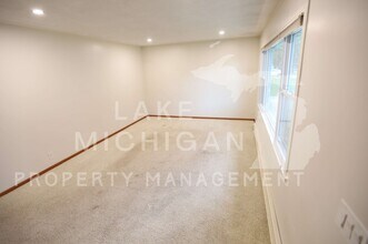 14750 Parkwood Dr in Grand Haven, MI - Building Photo - Building Photo