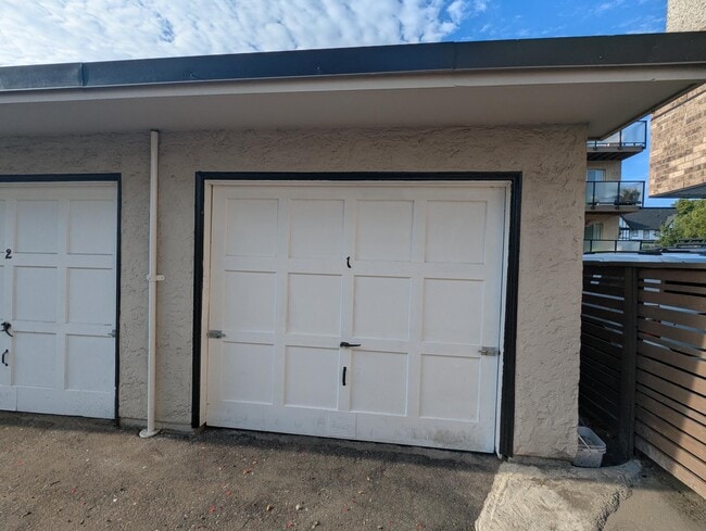 1019 Rockland Ave in Victoria, BC - Building Photo - Building Photo