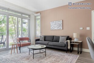 2400 W El Camino Real in Mountain View, CA - Building Photo