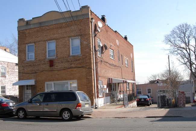 224 Harrison Ave in Lodi, NJ - Building Photo - Building Photo