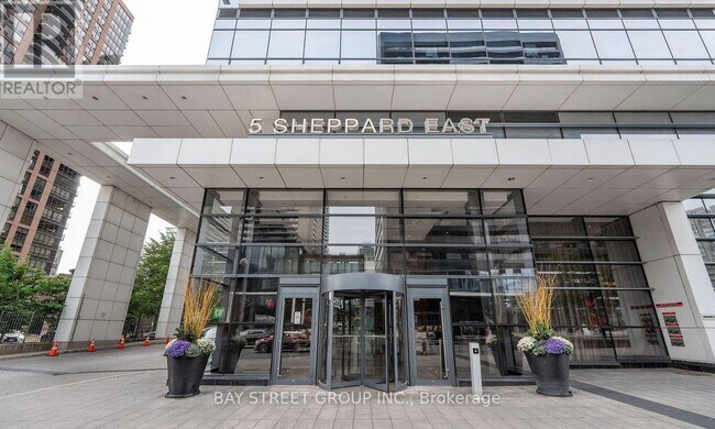 5-2325 Sheppard Ave E in Toronto, ON - Building Photo - Building Photo