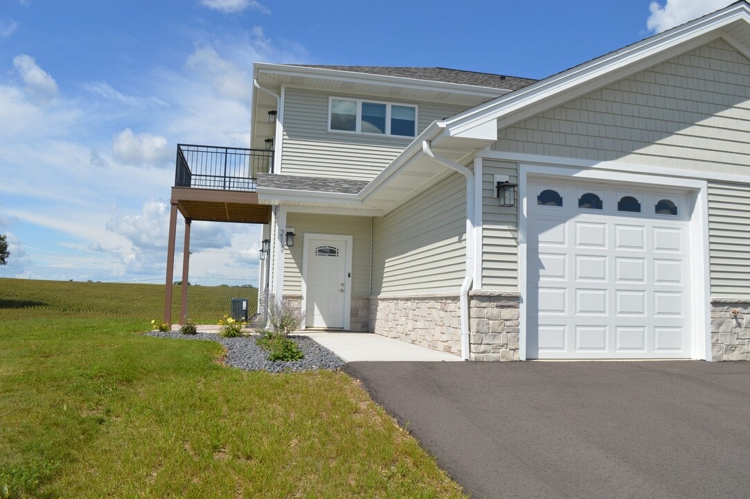 217 NW 3rd Ave, Unit 217 in Monroe, WI - Building Photo