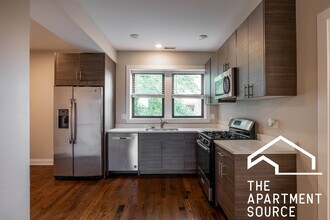 2228 N Sawyer Ave in Chicago, IL - Building Photo - Building Photo