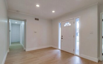 5718 Campanile Way in San Diego, CA - Building Photo - Building Photo
