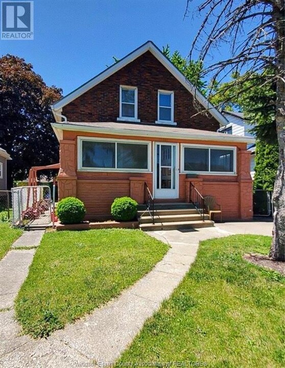 2267 Highland Ave in Windsor, ON - Building Photo