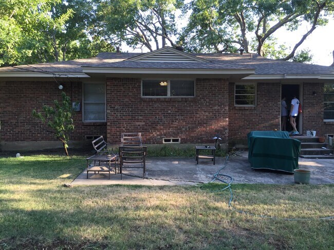 704 Downing Dr in Richardson, TX - Building Photo - Building Photo