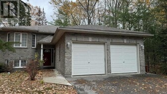 41 Melrose Ave in Wasaga Beach, ON - Building Photo