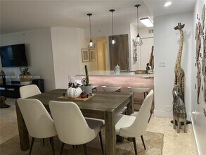 620 SW 111th Ave in Pembroke Pines, FL - Building Photo - Building Photo