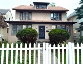 1826 W Pratt Blvd in Chicago, IL - Building Photo