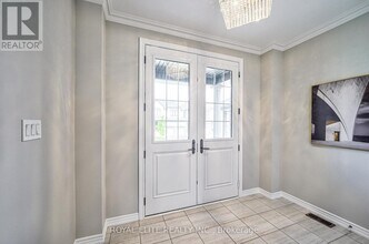 10 Capstan Ct. in Whitby, ON - Building Photo - Building Photo