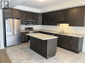 84 Acacia Rd in Pelham, ON - Building Photo - Building Photo