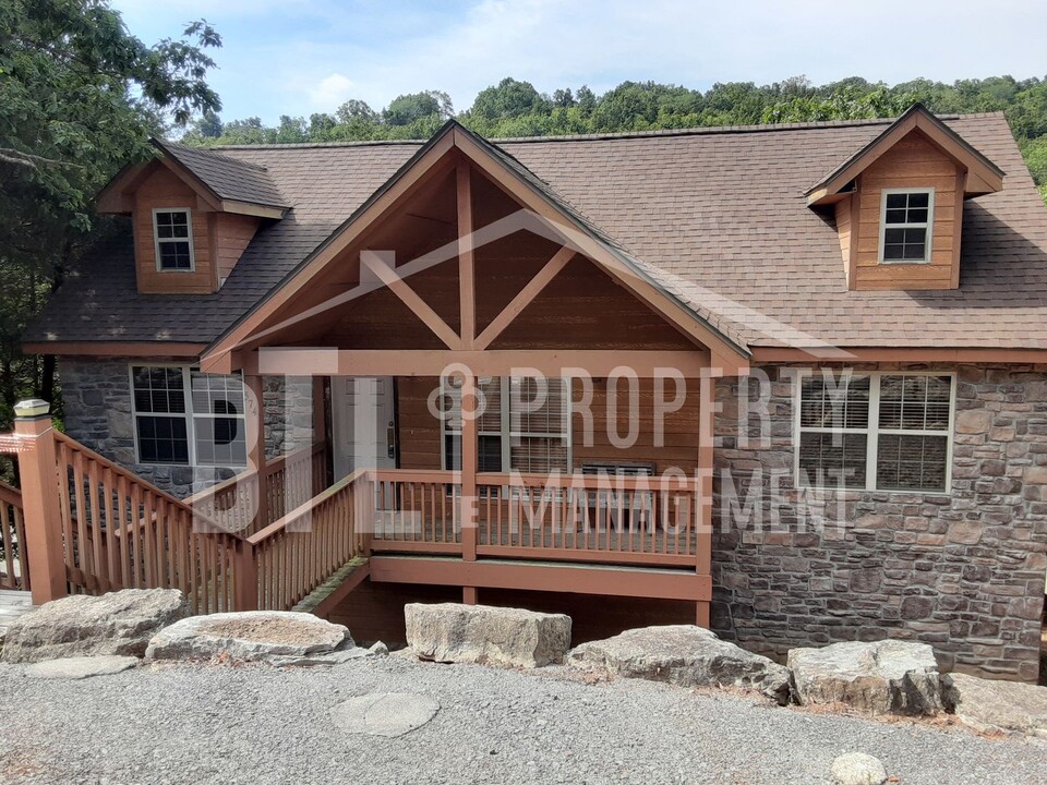 574 Baldknobber Dr in Branson West, MO - Foto de edificio