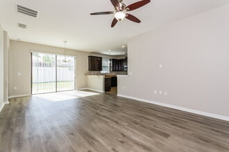 1090 Hermosa Way in Kissimmee, FL - Building Photo - Building Photo