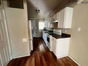 2006 Bell St in Wichita Falls, TX - Building Photo - Building Photo
