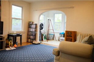 5850 Alderson St, Unit 3 in Pittsburgh, PA - Building Photo