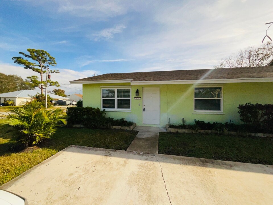 5749 SE Collins Ave in Stuart, FL - Building Photo