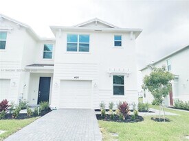 400 SE Crossoak Ln in Port St. Lucie, FL - Building Photo