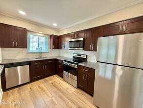 79 Greenwood Dr in Freehold, NJ - Building Photo - Building Photo