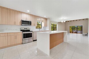 3719 Estepona Ave in Doral, FL - Building Photo