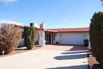 6817 Warren Vista Ave in Yucca Valley, CA - Foto de edificio - Building Photo