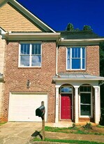 4898 Pinnacle Dr in Stone Mountain, GA - Building Photo