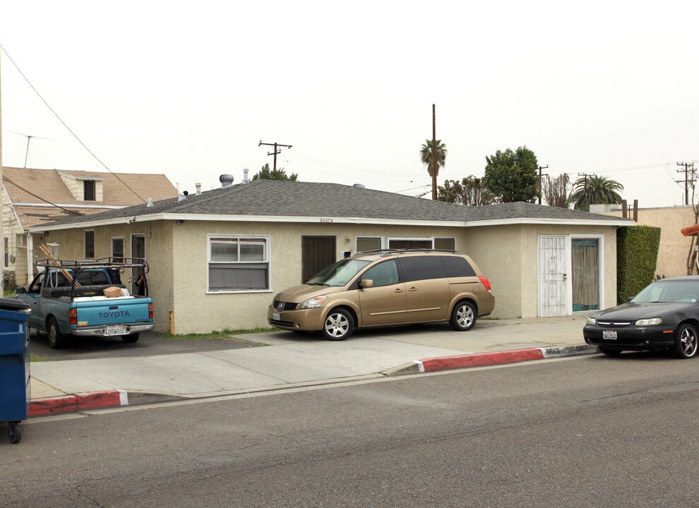 9863 Alondra Blvd in Bellflower, CA - Foto de edificio