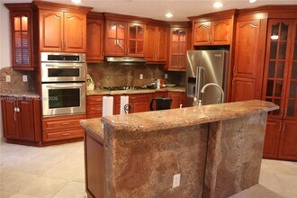 62 Gables Blvd in Weston, FL - Building Photo - Building Photo