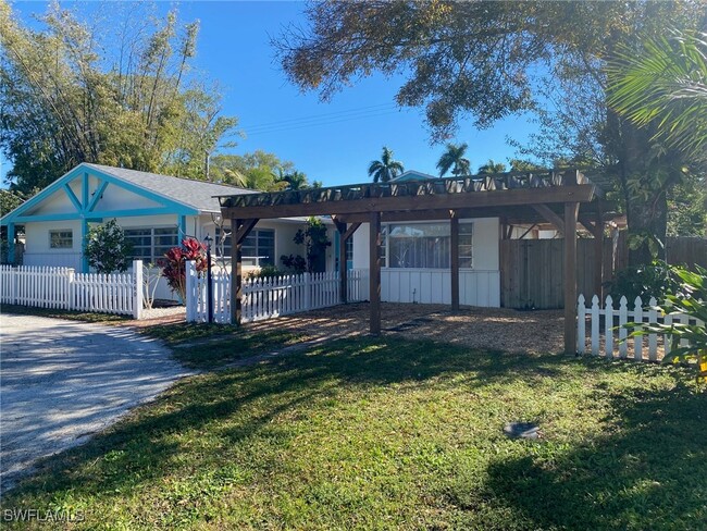 property at 1560 Maravilla Ave